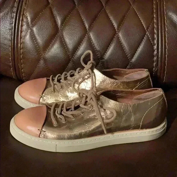 Buttero Women’s gold leather high end sneakers. - Picture 1 of 6
